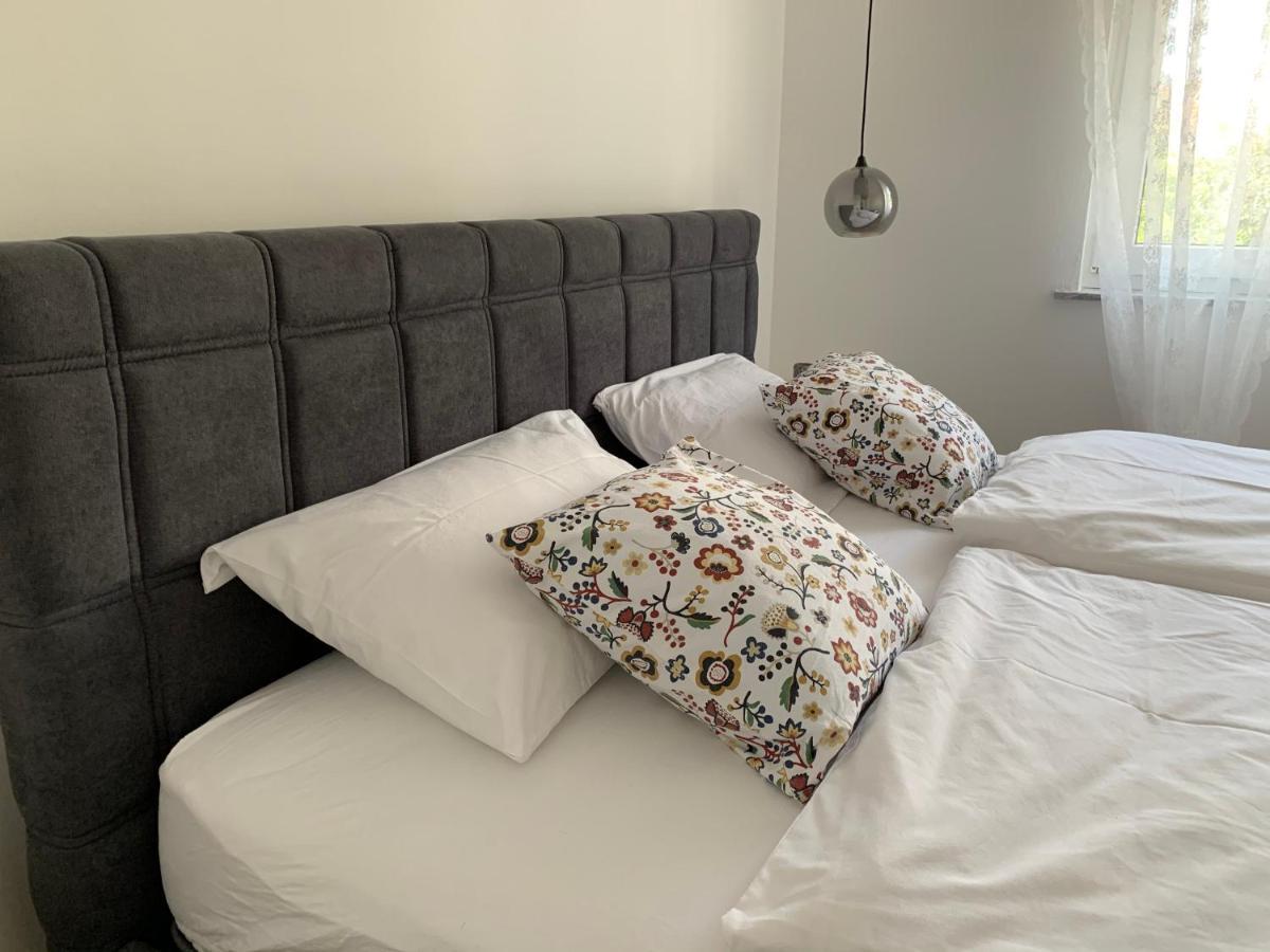Apartments Luce Трогир Екстериор снимка