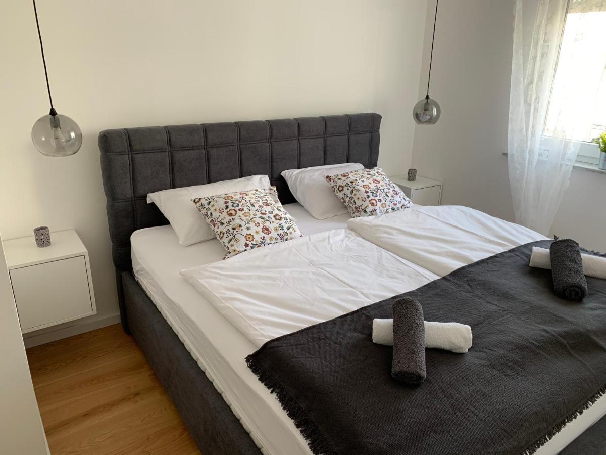 Apartments Luce Трогир Екстериор снимка