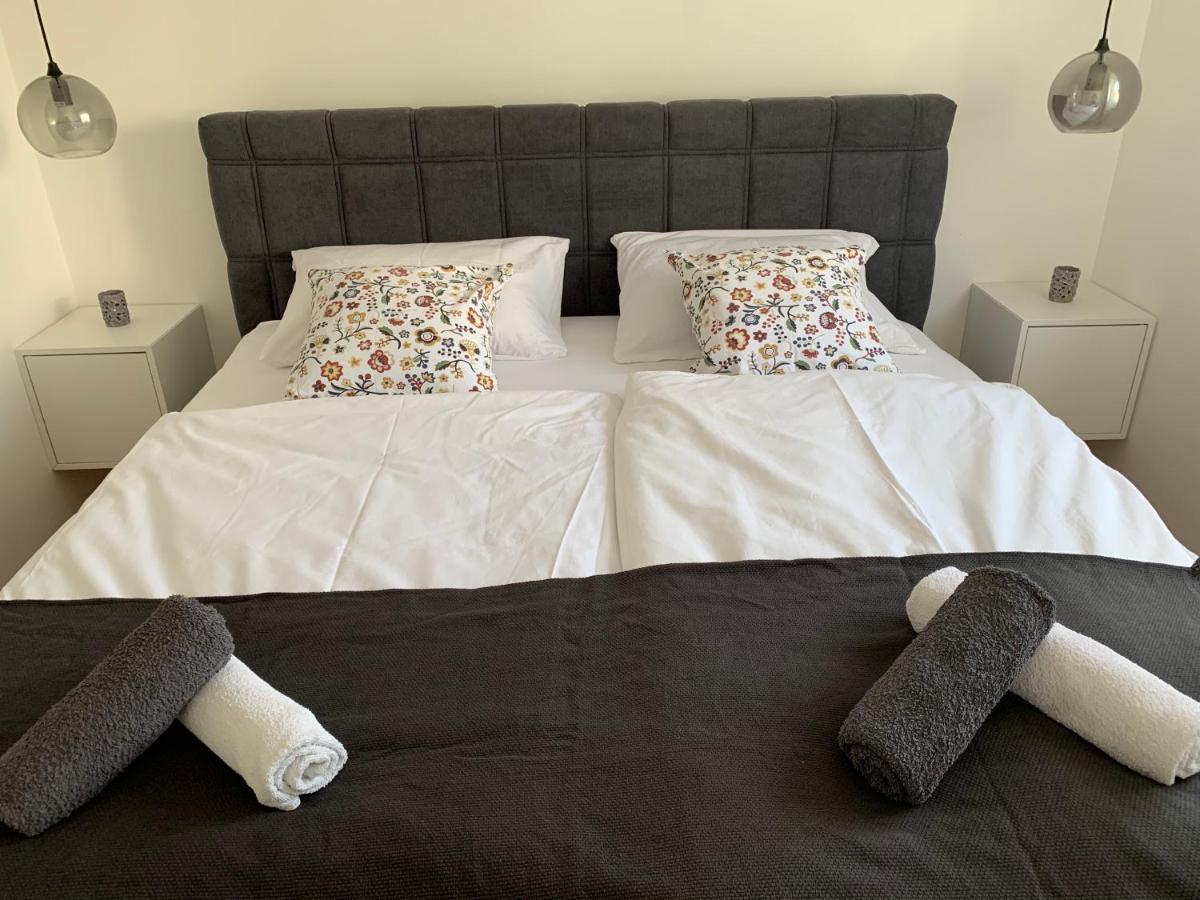 Apartments Luce Трогир Екстериор снимка