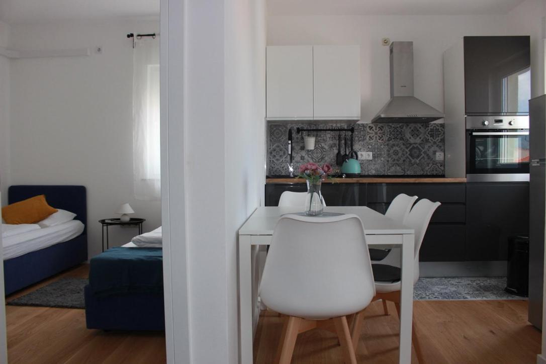 Apartments Luce Трогир Екстериор снимка