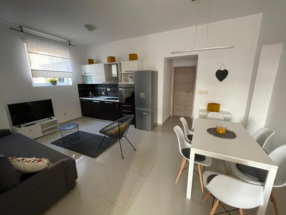Apartments Luce Трогир Екстериор снимка