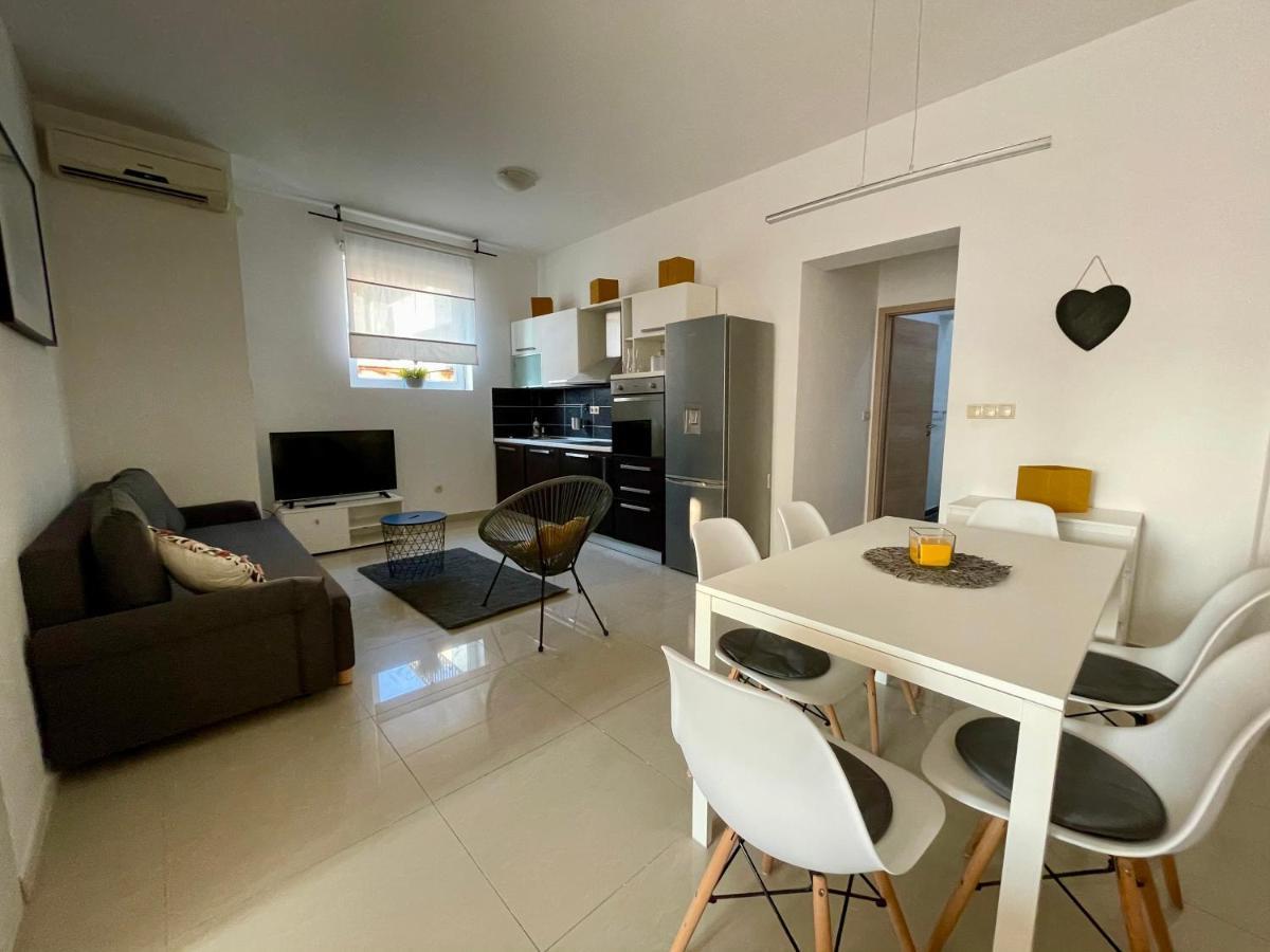 Apartments Luce Трогир Екстериор снимка