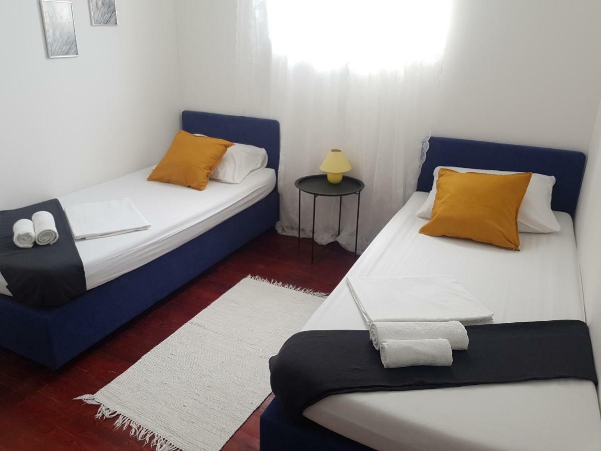 Apartments Luce Трогир Екстериор снимка