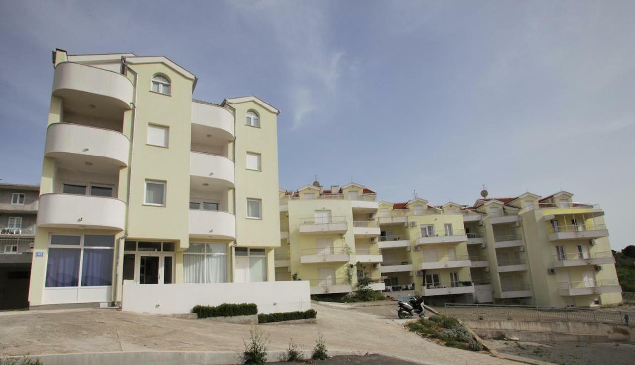 Apartments Luce Трогир Екстериор снимка